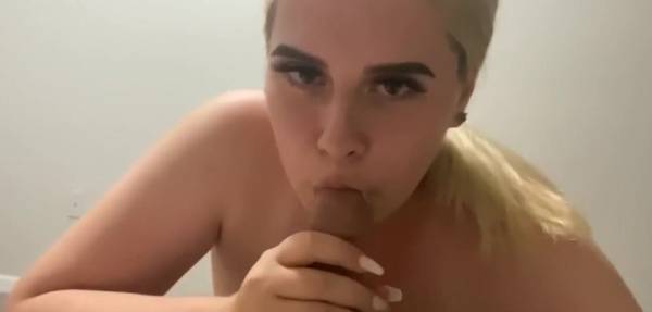 BabyGirlDiana giving a Blowjob, riding cock and taking backshots on fanstube.video