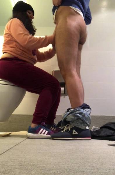 Blowjob on the toilet by Souzan Halabi (incl. rimjob) on fanstube.video